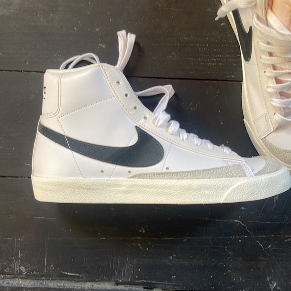 Never worn Men’s size 10 Nike blazer mids - Picture 2 of 4